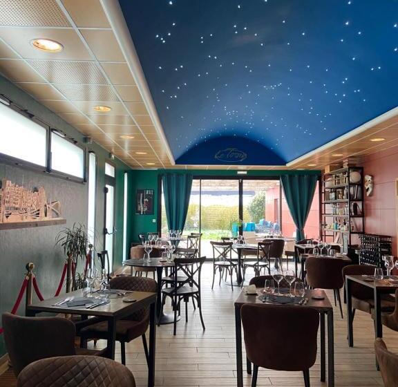 ホテル Hôtel Spa Le Tosny