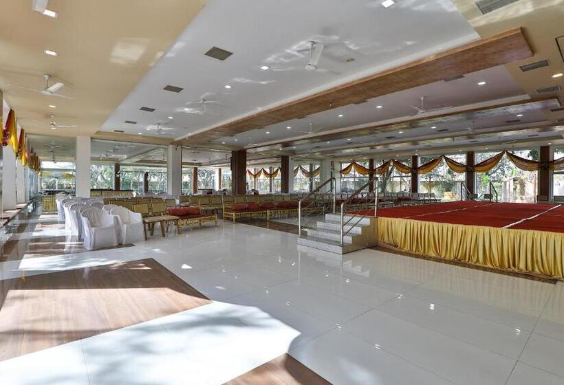 فندق Oyo 30255 Milan Party Hall