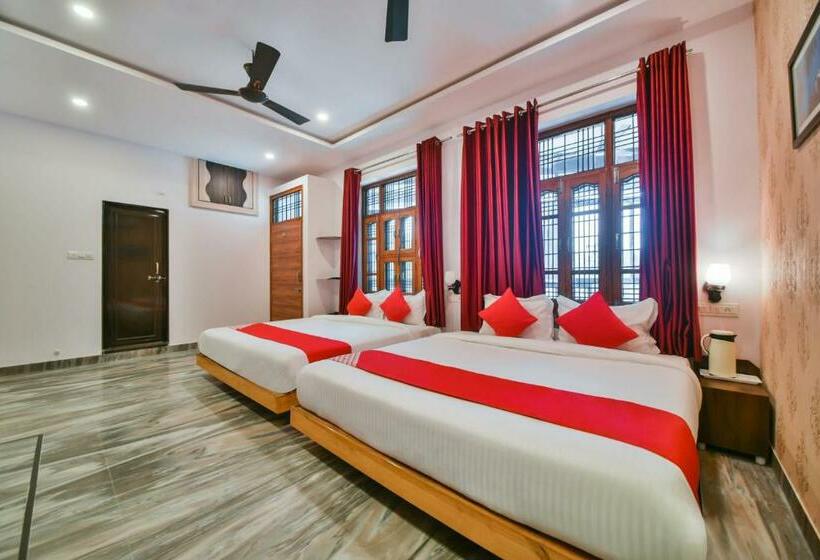 호텔 Oyo 40796 Banjara Luxury Stay