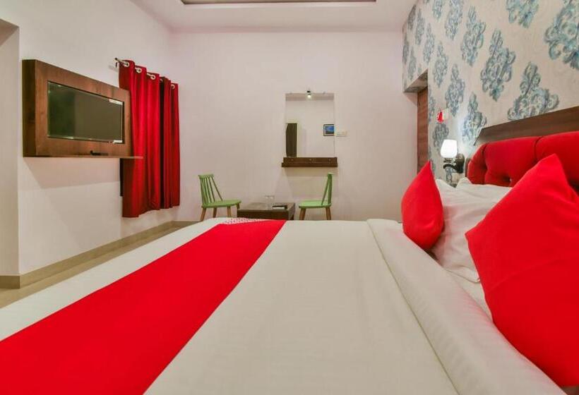 호텔 Oyo 40796 Banjara Luxury Stay