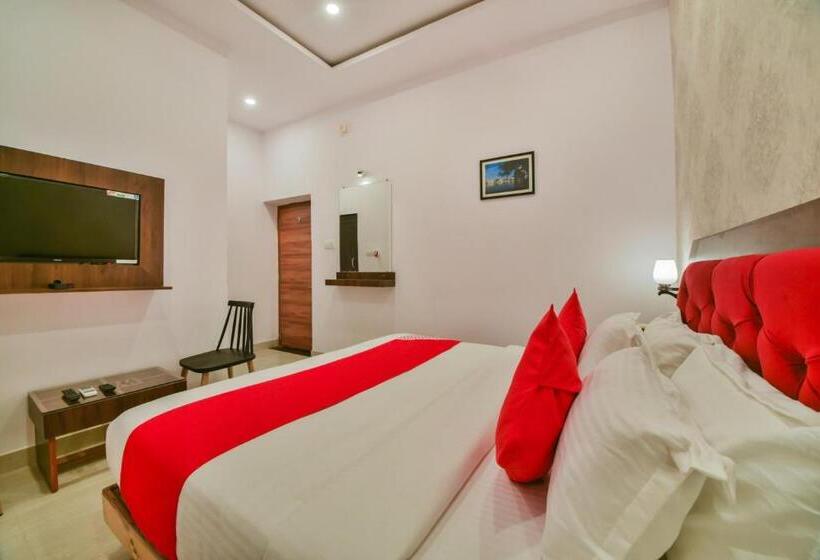 호텔 Oyo 40796 Banjara Luxury Stay