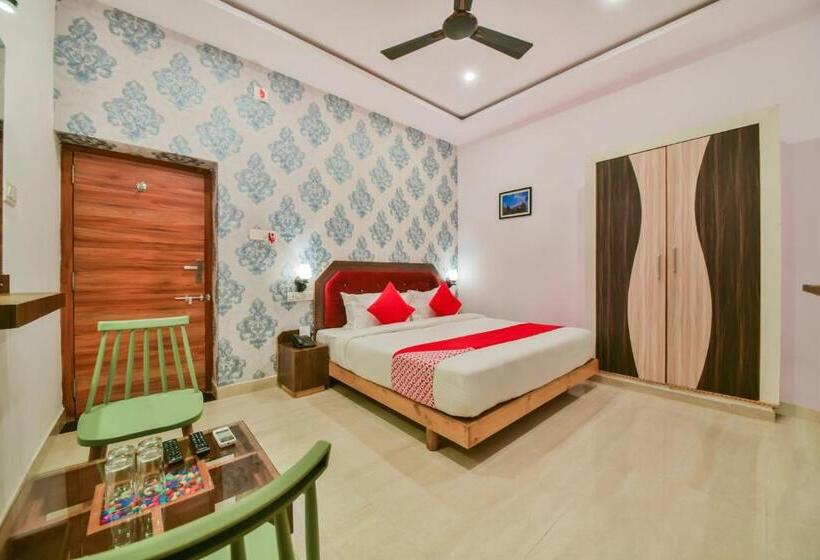호텔 Oyo 40796 Banjara Luxury Stay
