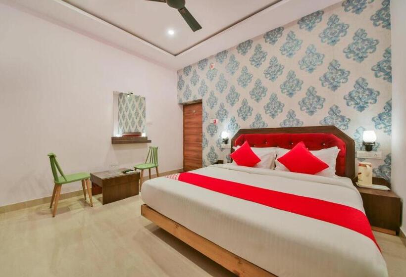 호텔 Oyo 40796 Banjara Luxury Stay