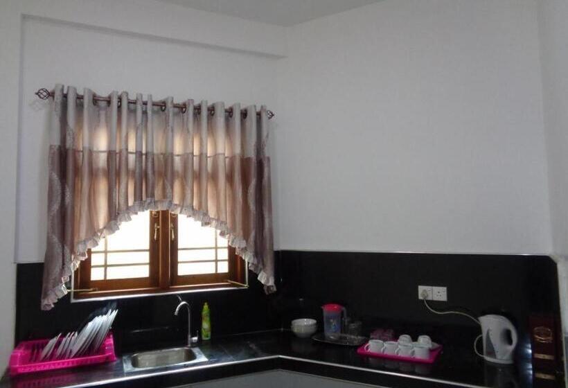 Отель Riverdale Holiday Inn