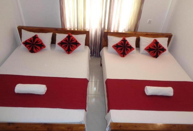 Отель Riverdale Holiday Inn