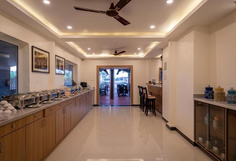 Отель Salcete Beach Resort