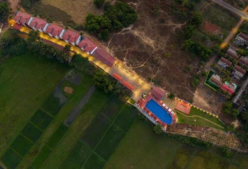 Отель Salcete Beach Resort