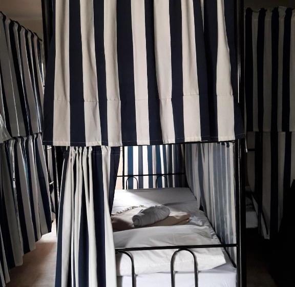 Oyo 695 Bcd 58 Ohana Hostel