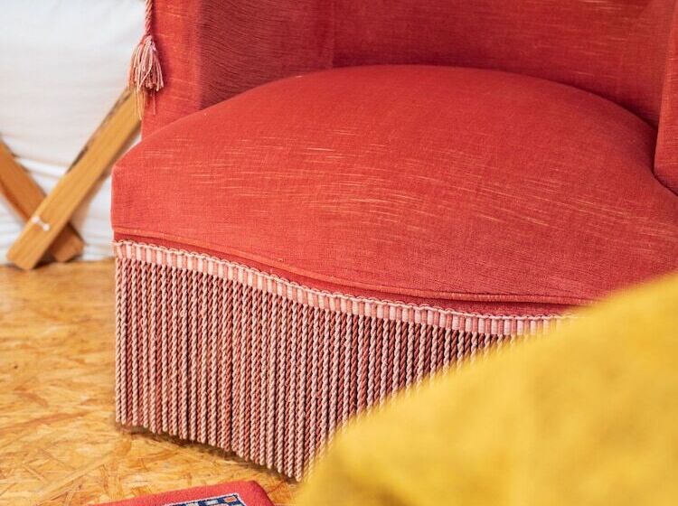 פנסיון Yourtissimo   La Maison Rouge