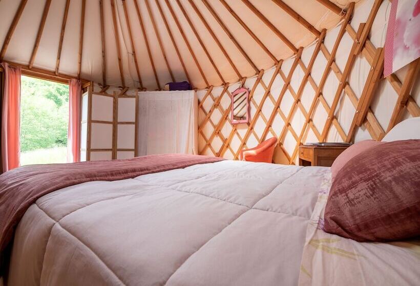 פנסיון Yourtissimo   La Maison Rouge