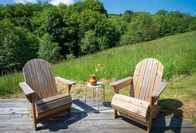 פנסיון Yourtissimo   La Maison Rouge