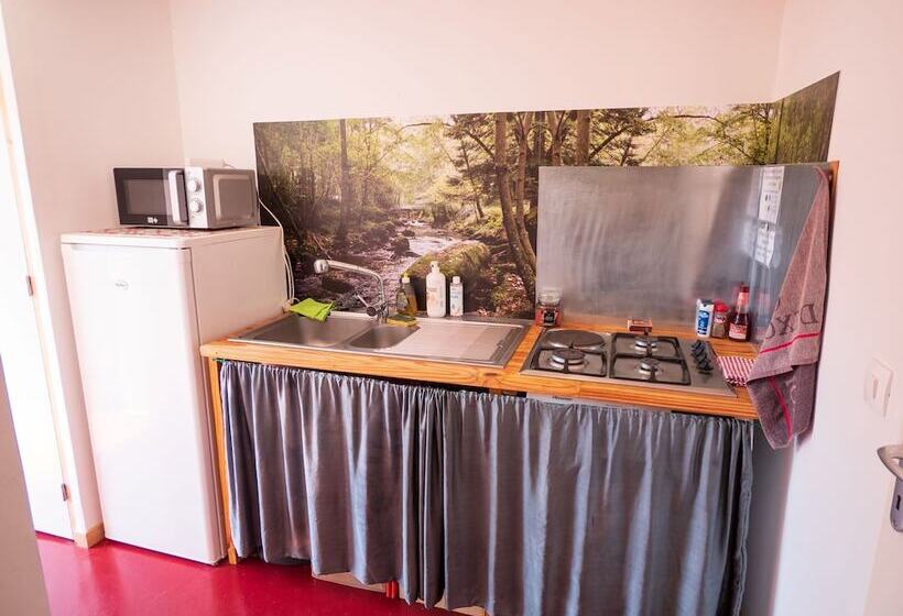 פנסיון Yourtissimo   La Maison Rouge