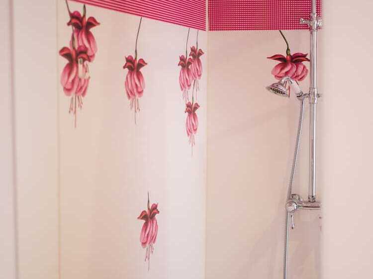 פנסיון Yourtissimo   La Maison Rouge