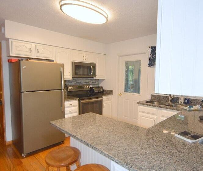 Rosies Creekside Retreat   3 Br Escape!