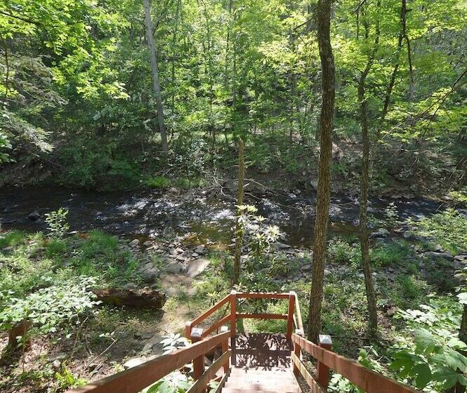 Rosies Creekside Retreat   3 Br Escape!