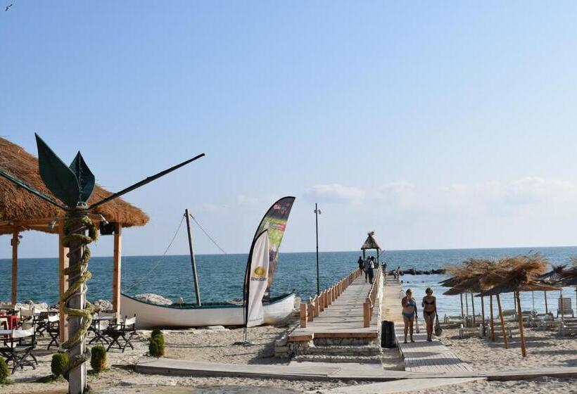 Ahilea Hotel   Free Pool Access