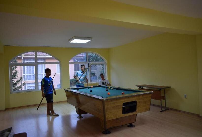 Ahilea Hotel   Free Pool Access