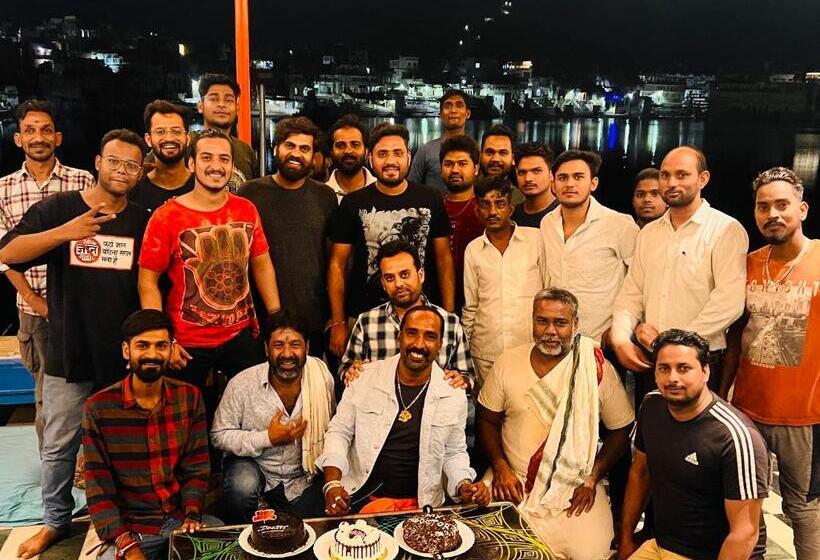 هاستل Doctor Alone