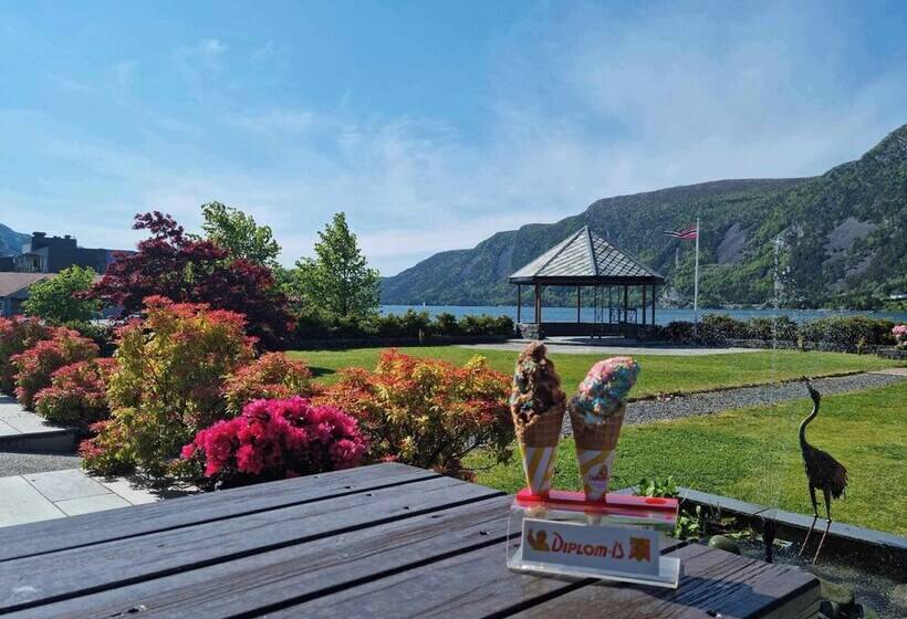 Bremanger Fjord Hotell