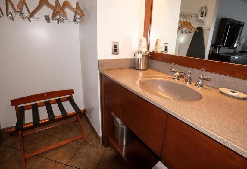 Crosswinds Motel