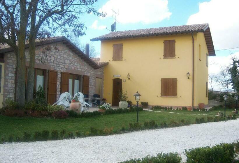 Отель Agriturismo Lo Sgorzolo