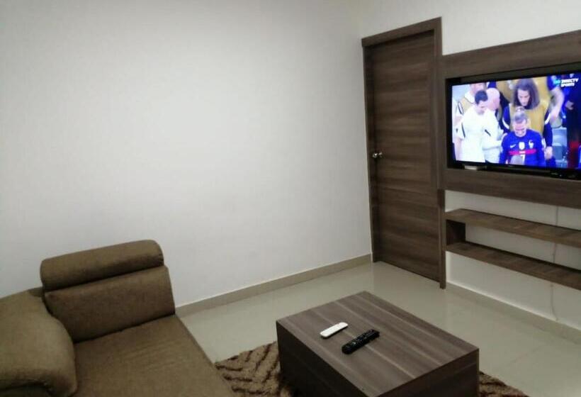 هتل Aparta Suites La Flora