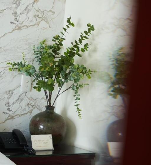 Trang An Hotel   5 Minutes Landmark 81