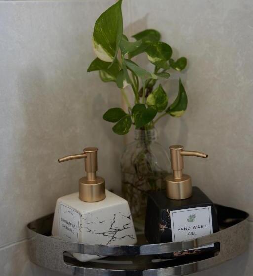 Trang An Hotel   5 Minutes Landmark 81