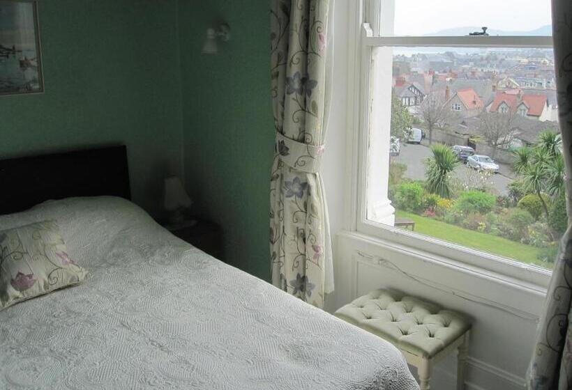 Пансион Bron Orme Private