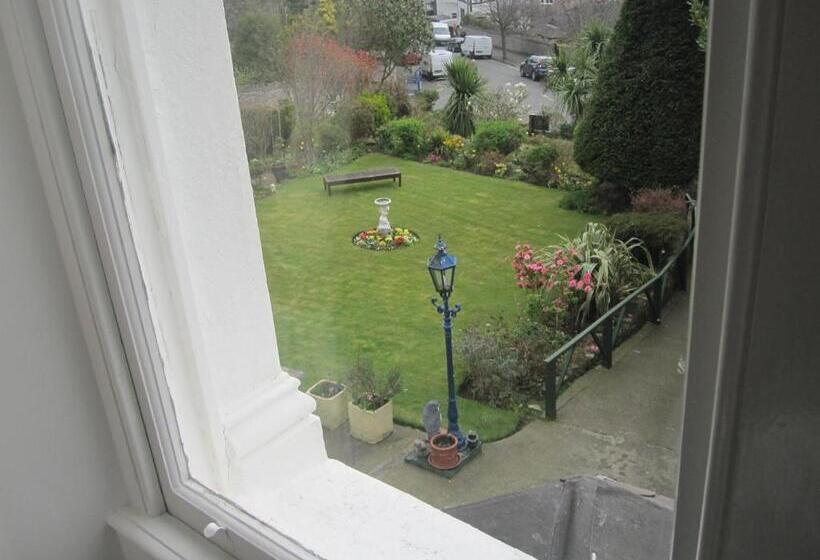 Пансион Bron Orme Private