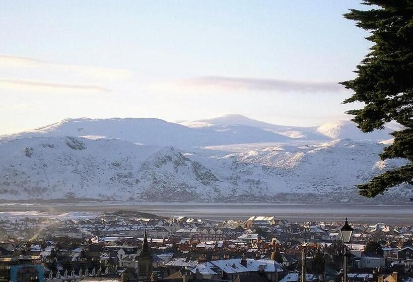 Пансион Bron Orme Private