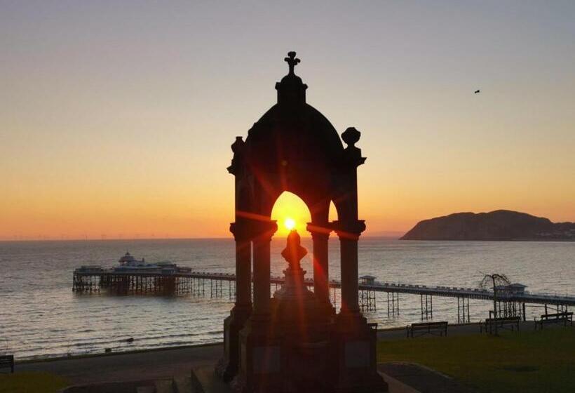 Пансион Bron Orme Private