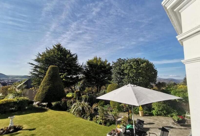 Пансион Bron Orme Private