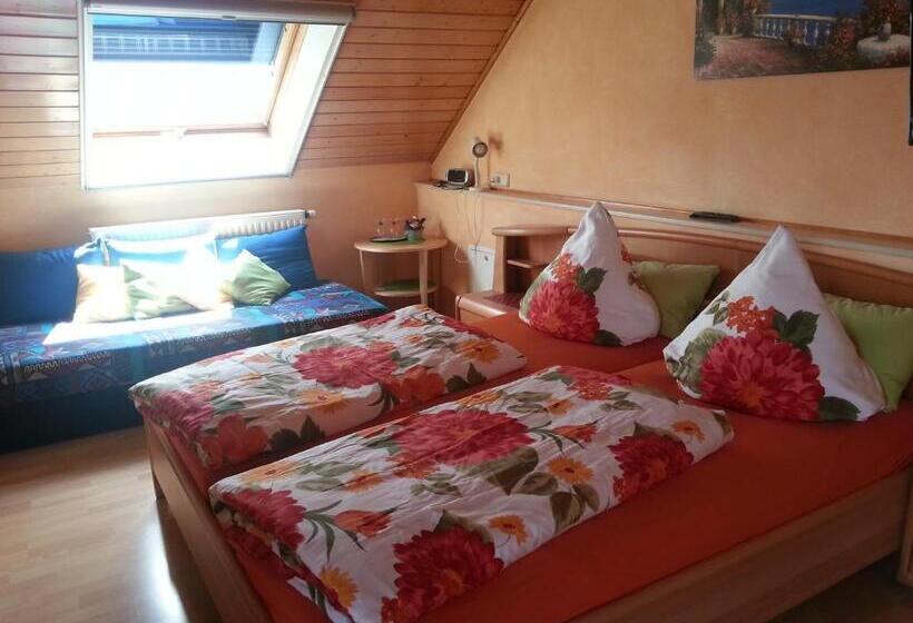 ペンション Ferienwohnungen Gästehaus Gertrud Moog