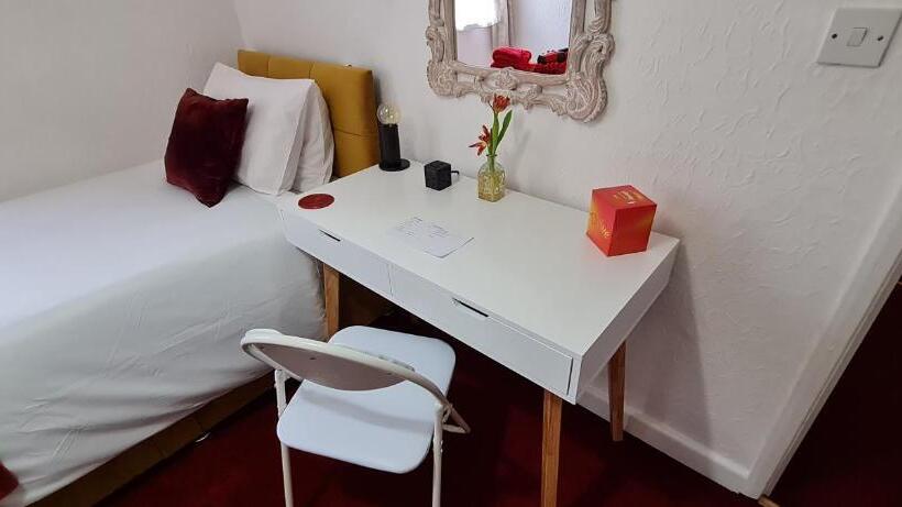 ペンション Holly Cottages