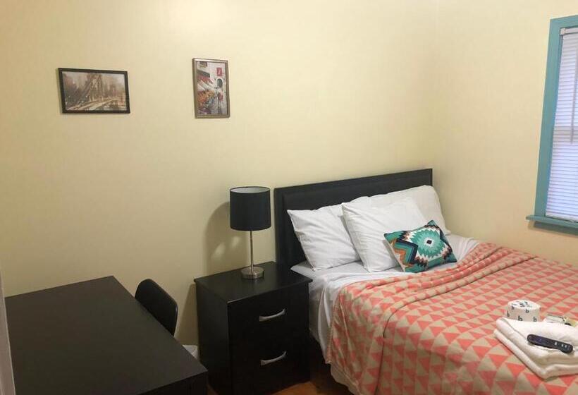 פנסיון Hollywood Rentals Llc