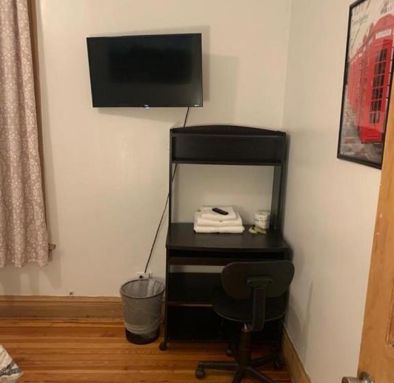 פנסיון Hollywood Rentals Llc