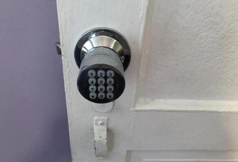 پانسیون Hollywood Rentals Llc