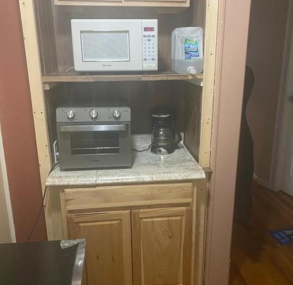 פנסיון Hollywood Rentals Llc