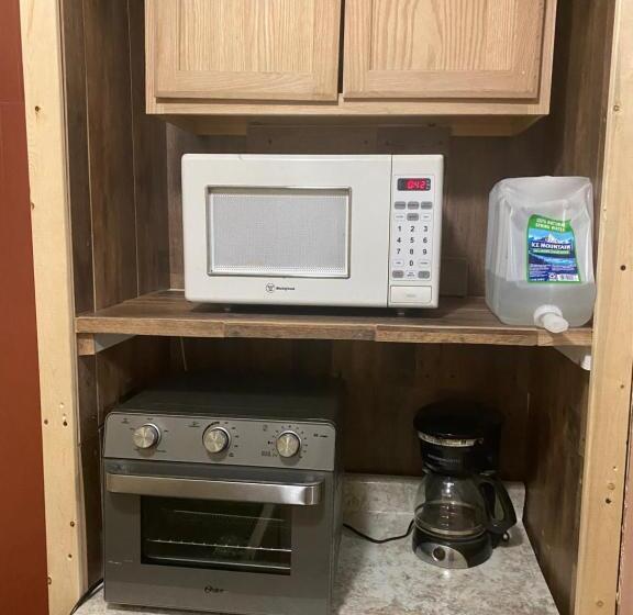 פנסיון Hollywood Rentals Llc