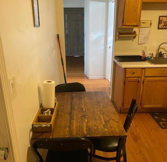 פנסיון Hollywood Rentals Llc