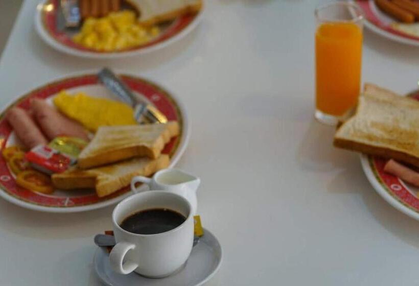 膳宿费 The Shades Hotel 50 Meter Beach Front