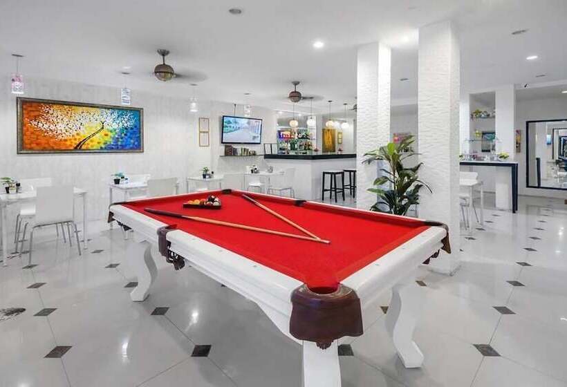 膳宿费 The Shades Hotel 50 Meter Beach Front