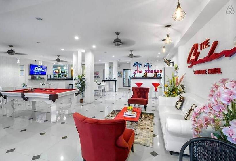 膳宿费 The Shades Hotel 50 Meter Beach Front