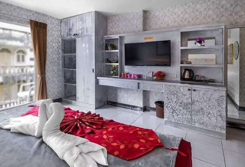 膳宿费 The Shades Hotel 50 Meter Beach Front