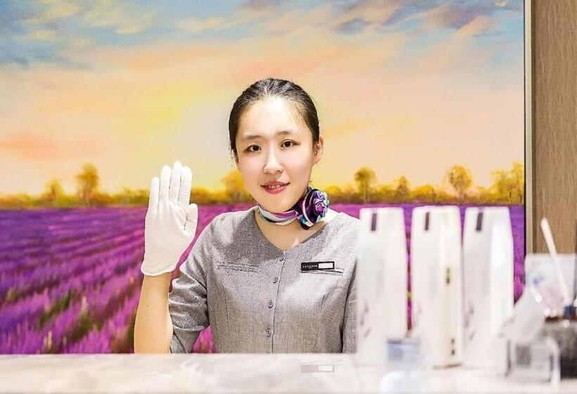 Lavande Hotels Weihai Weigao Square Branch