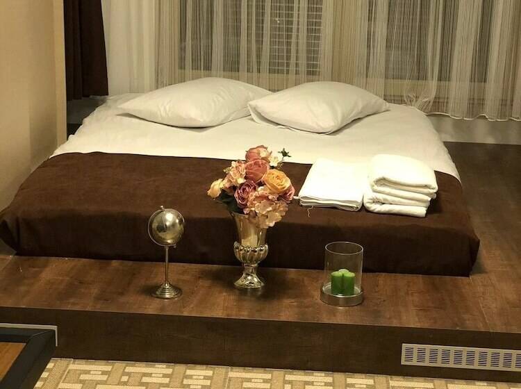 Antique Art Residence