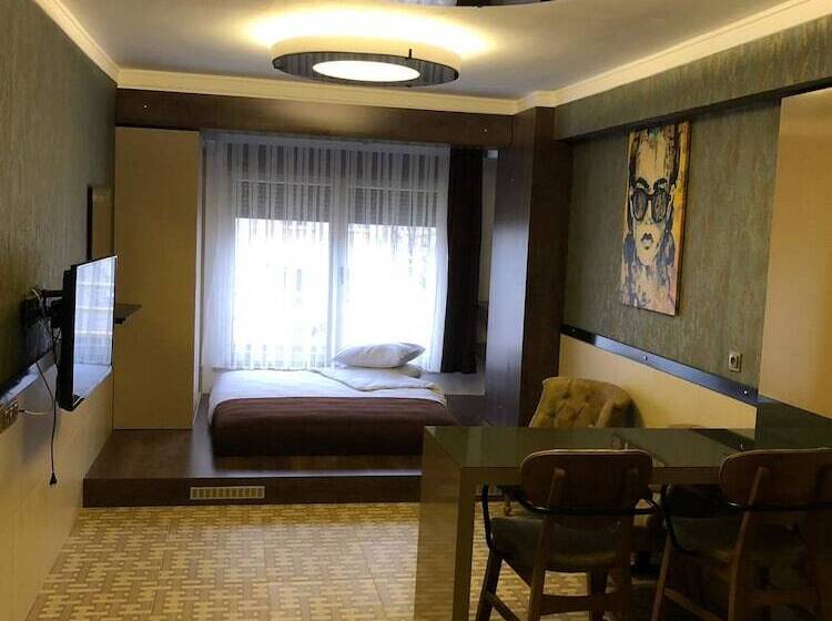 Antique Art Residence