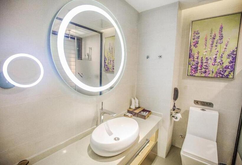Lavande Hotel Zhumadian High Speed railway Station