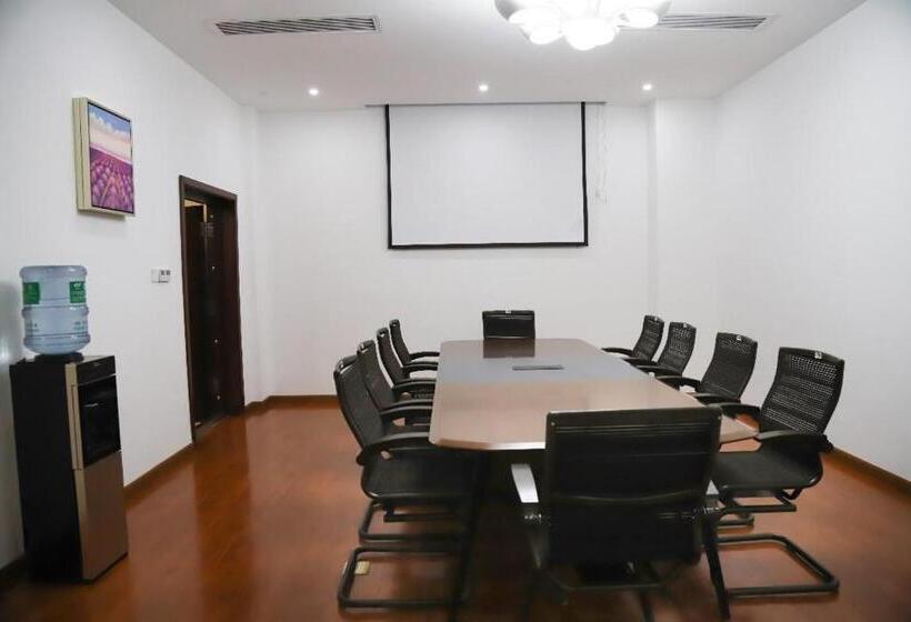 Lavande Hotel Zhumadian High Speed railway Station